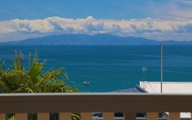 The Waiheke Pad - In The Heart Of Oneroa!